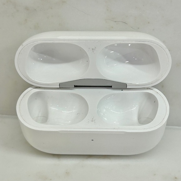 AirPods Pro - 2nd Generation - MagSafe & Lightning - Charging Case Only - A2700 - Picture 1 of 6